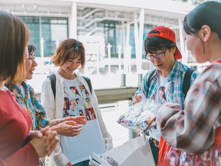 ライブグッズから、日常のファッションアイテムへ