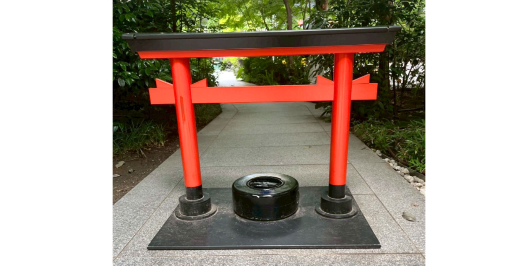 ぬい撮りもできる！？小さな鳥居