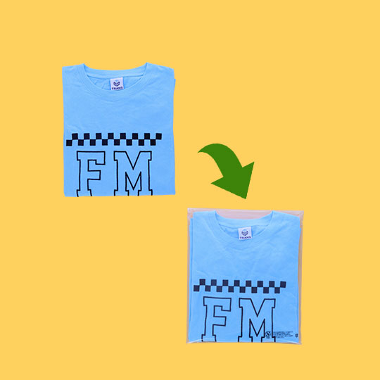 リサイクルPE袋(中)にTシャツが入った状態